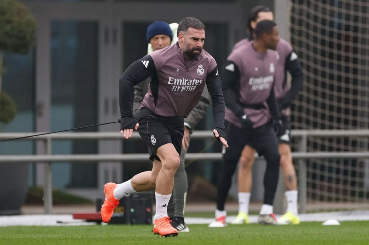 乐鱼体育-皇马官方晒训练照：姆巴佩、卡雷拉斯、库尔图瓦均在列