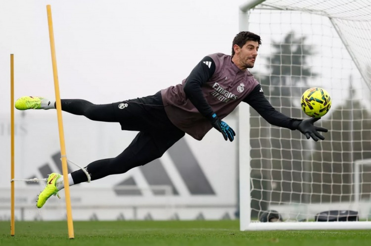 乐鱼体育-皇马官方晒训练照：姆巴佩、卡雷拉斯、库尔图瓦均在列