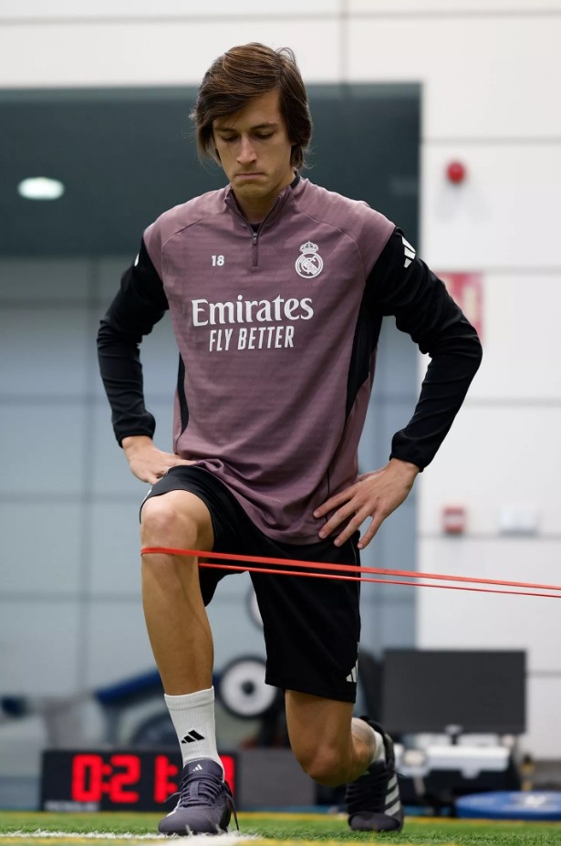 乐鱼体育-皇马官方晒训练照：姆巴佩、卡雷拉斯、库尔图瓦均在列