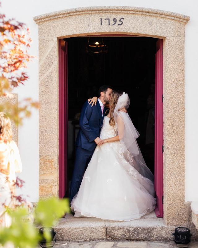 乐鱼app-B席月初结婚 妻子怀孕6个月 或先租后买加盟巴萨？